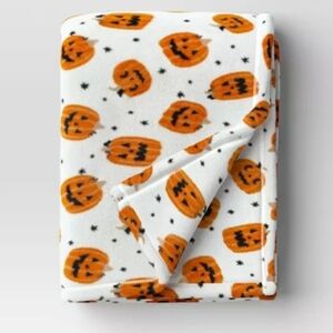 Hyde & EEK! Pumpkin Ivory Throw